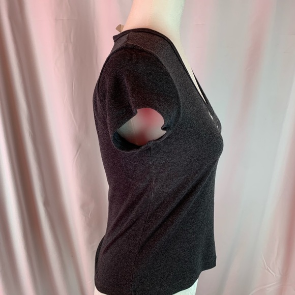 In Charge dark gray with flowers tee size M - Picture 3 of 6